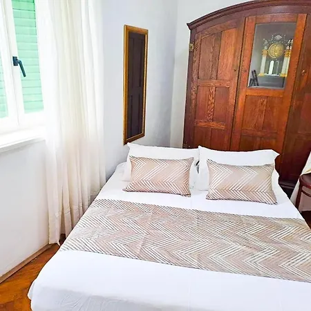 Rosa Apartment